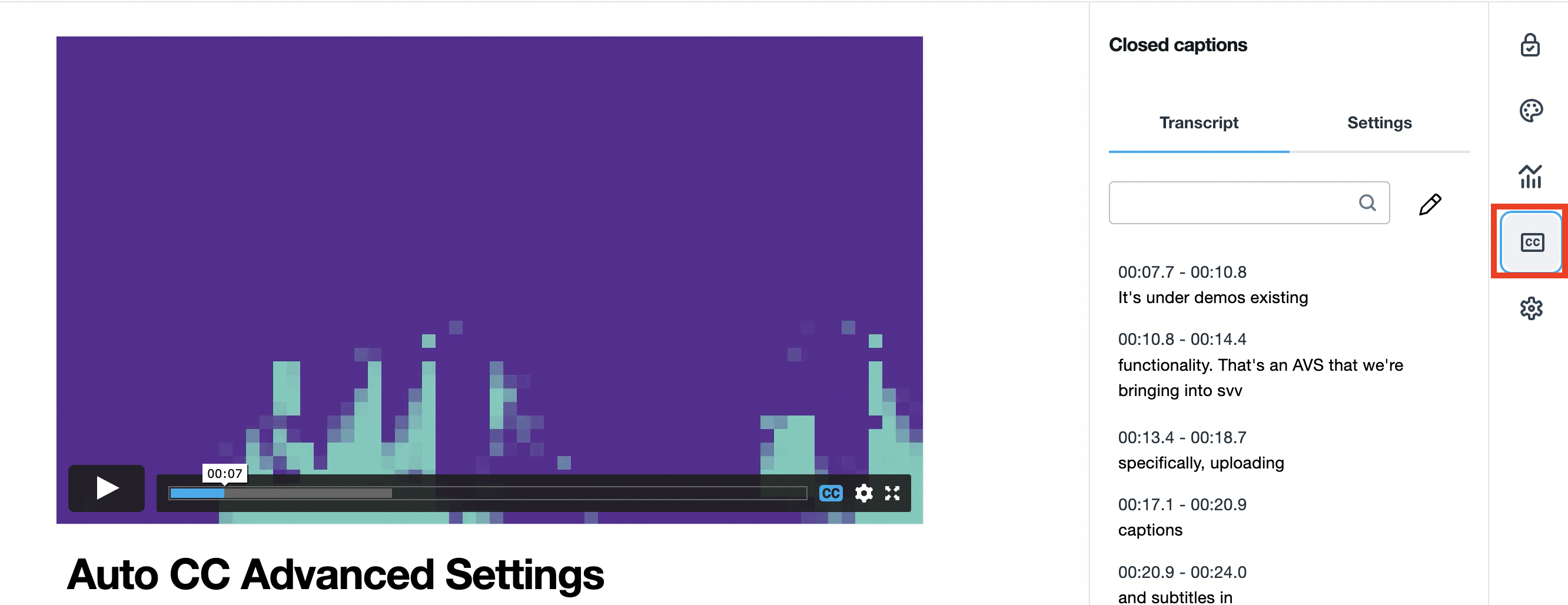 Ein Screenshot von der vereinfachten Einstellungsseite eines Videos. Wähle den Button „CC“ vom Panel auf der rechten Seite des Bildschirms, um das Menü für geschlossene Untertitel zu öffnen. Es gibt zwei Tabs: Transkript und Einstellungen. Im Menü „Transkript“ wird jede Textzeile mit dem entsprechenden Zeitstempel angezeigt.