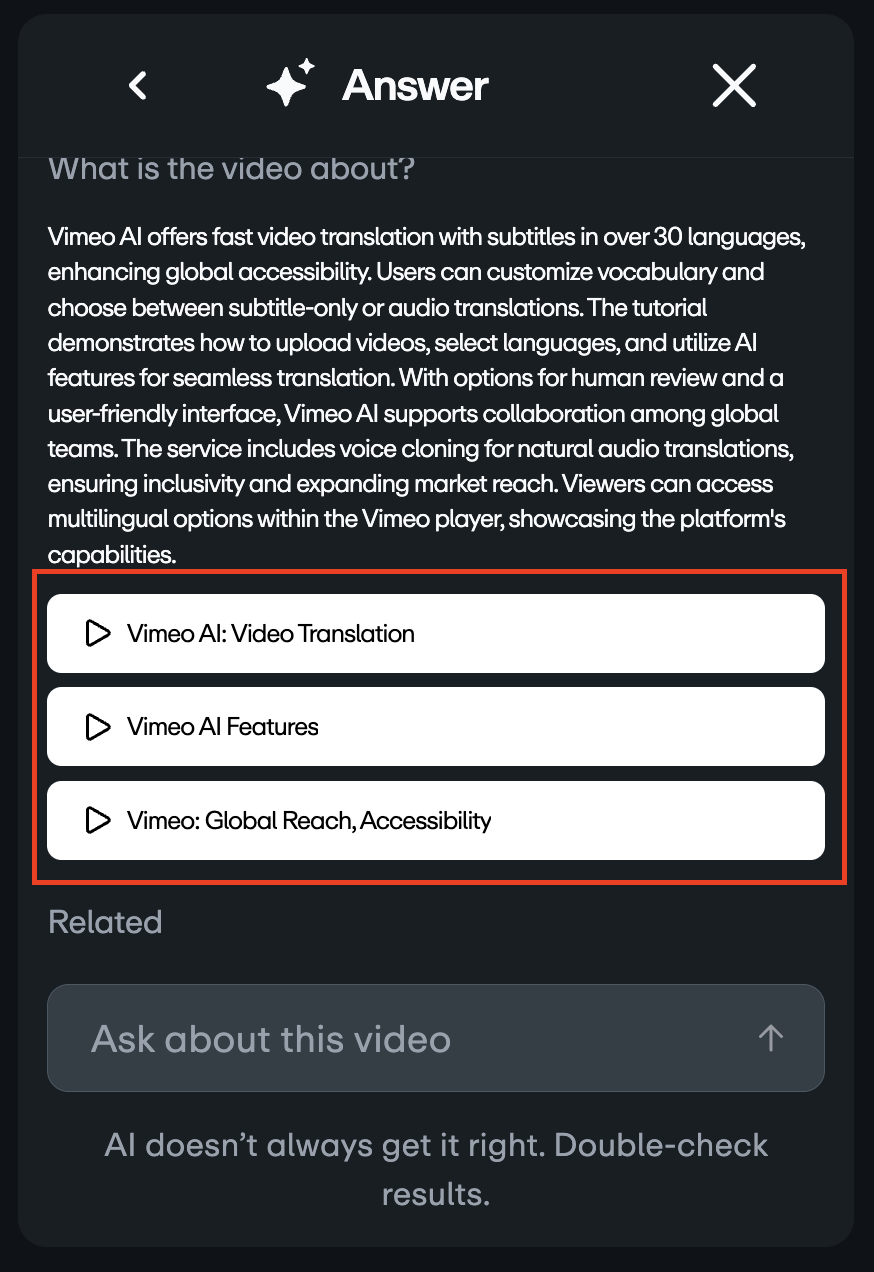 Una interfaz de respuesta de Vimeo AI muestra una respuesta a "¿De qué se trata el video?", Explicando las capacidades de traducción de video de Vimeo AI, la compatibilidad con idiomas y las funciones para la accesibilidad global. Debajo de la respuesta de texto detallada, hay tres botones rectangulares resaltados en rojo que proporcionan enlaces o temas relacionados. Estos son seleccionables y dirigen al usuario al punto o puntos del video donde se da la respuesta.