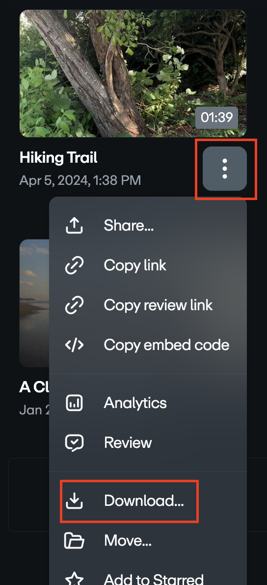 Uma lista de vídeos intitulada "Rastreamento" mostra um menu ativado de três pontos exibindo mais ferramentas para o vídeo. O botão Baixar está incluído neste menu suspenso."