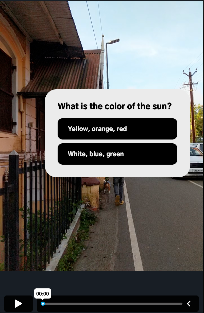 Close do painel "Editar pergunta", mostrando a pergunta " Qual é a cor do sol?" e duas respostas. A resposta A foi selecionada como correta (Favorito).