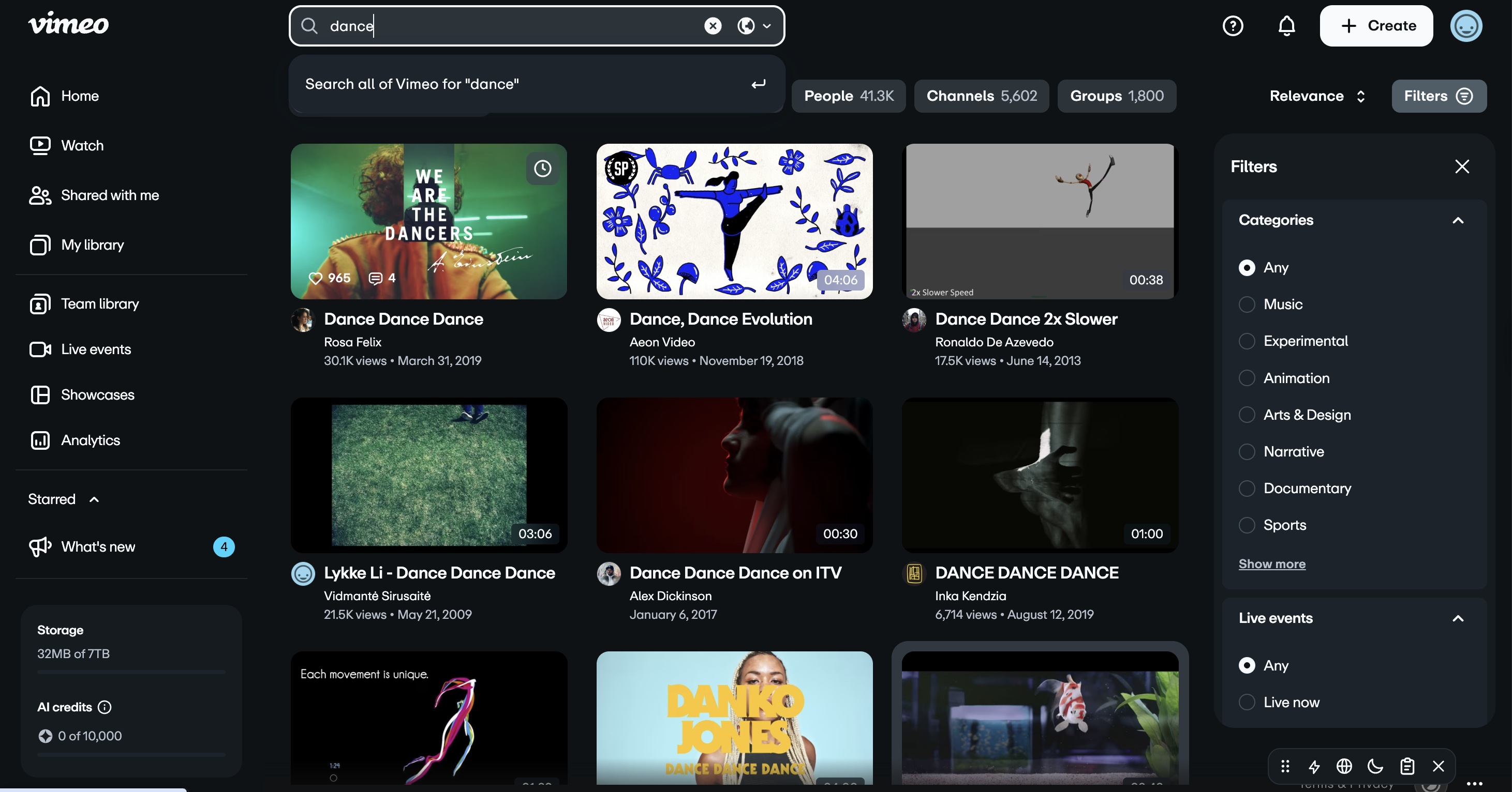 동영상 섬네일과 필터 사이드바를 표시하는 Vimeo 검색 결과 페이지의 오른쪽에.